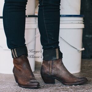 “RARE” Frye Sacha Short Oilnu Boots! (Retails $289.00)